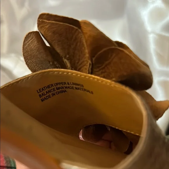 GOLD FLORAL SLIDES ! - Picture 7 of 13